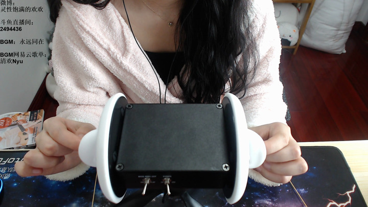 灵性饱满的欢欢ASMR-【欢欢】无人声催眠 棉签鹅毛棒掏耳朵